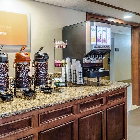 Comfort Inn & Suites Уест Спрингфийлд Екстериор снимка