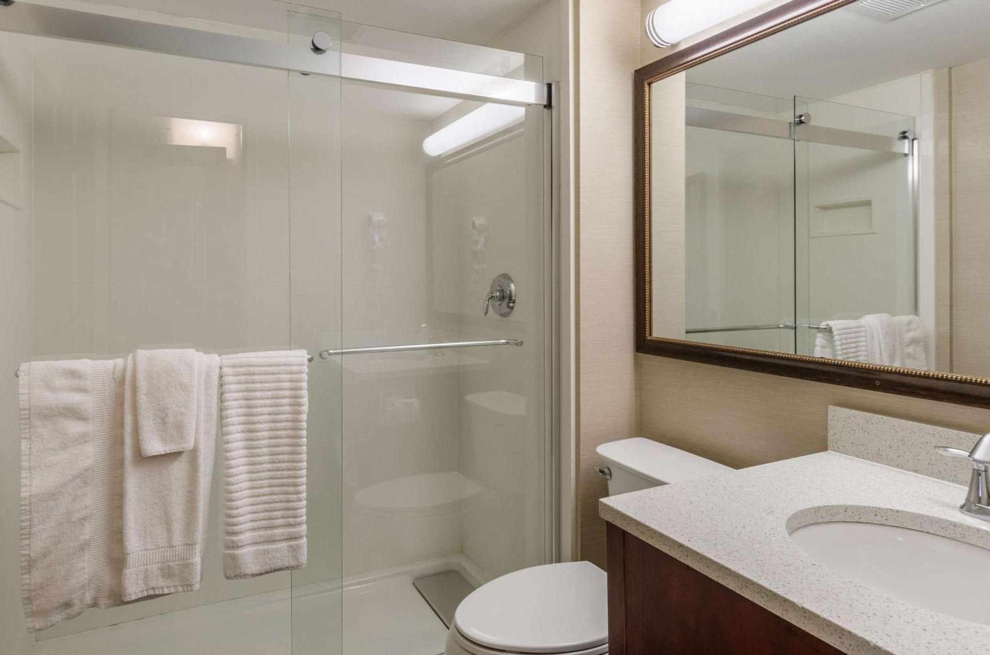 Comfort Inn & Suites Уест Спрингфийлд Екстериор снимка