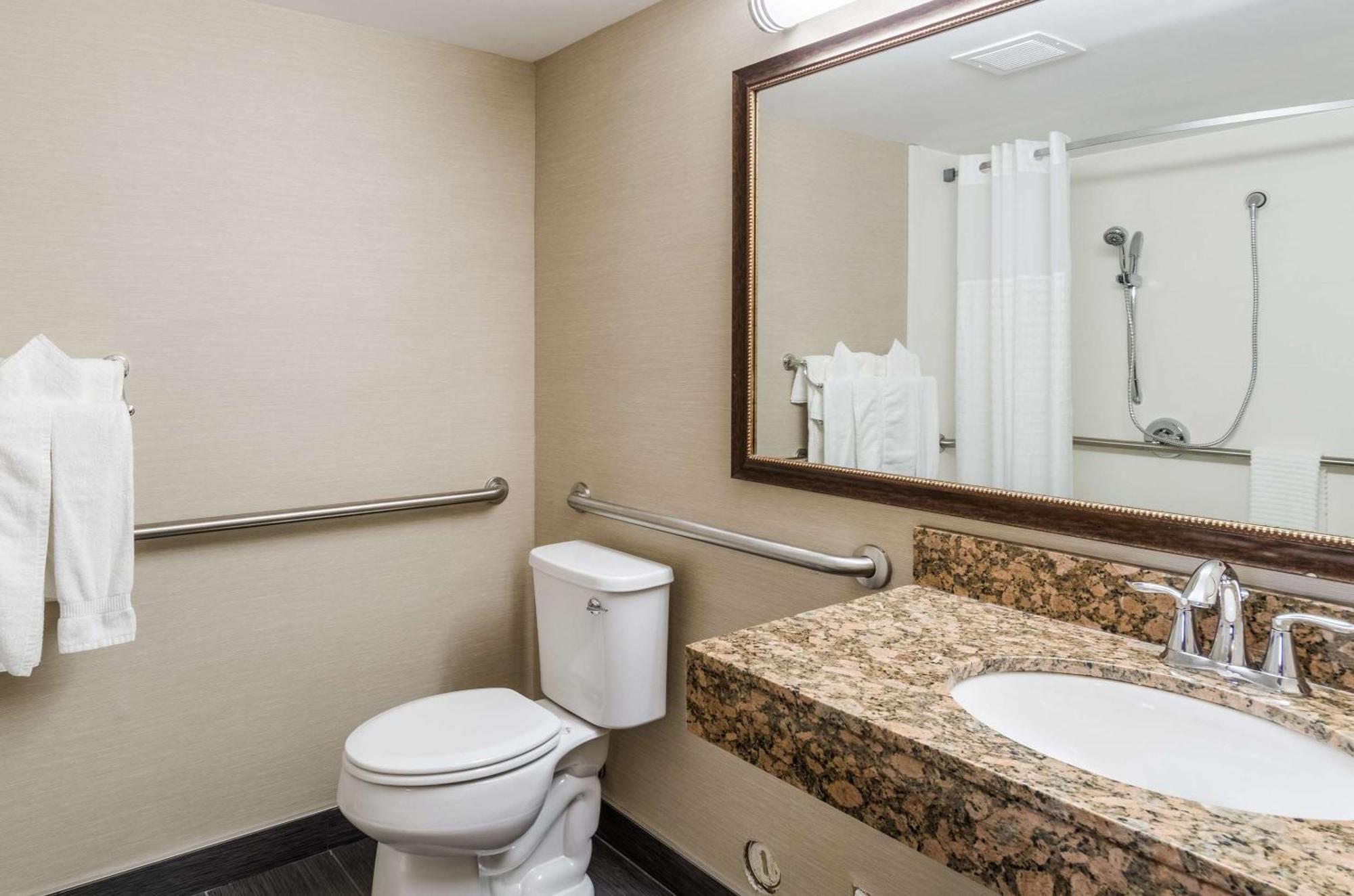 Comfort Inn & Suites Уест Спрингфийлд Екстериор снимка